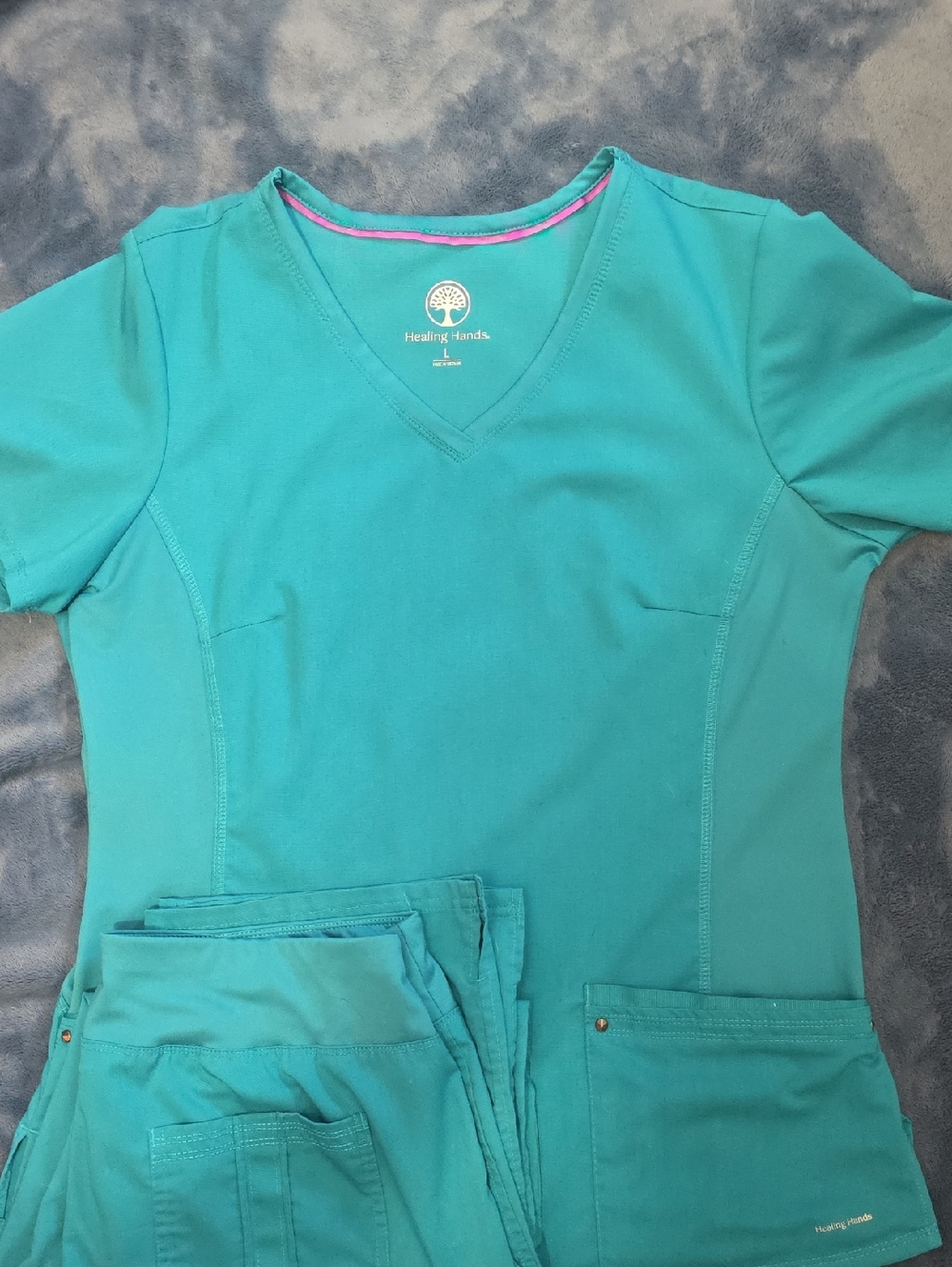 Woman's Healing Hands Teal V-Neck Scrub Set